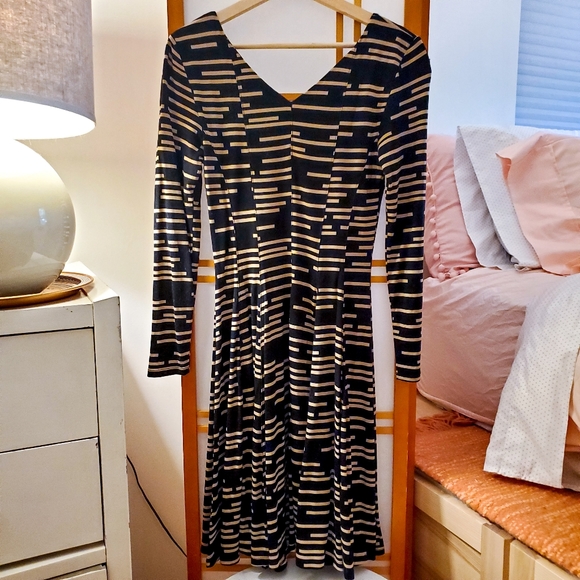 Black and Tan, long-sleeved dress - Picture 3 of 6